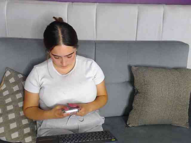 PamelaJohnsonn webcam