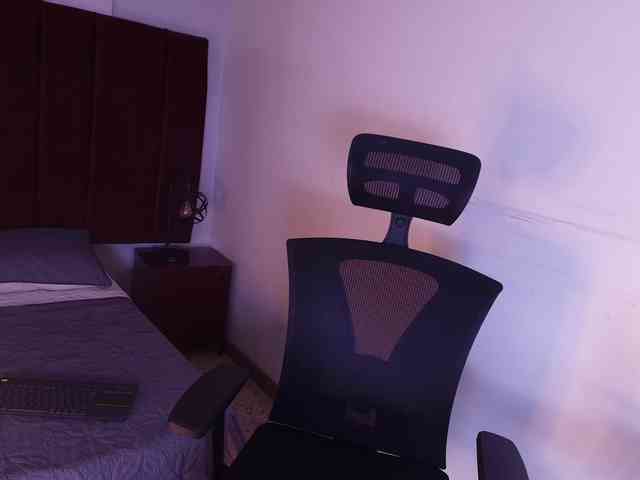 PamelaJohnsonn webcam