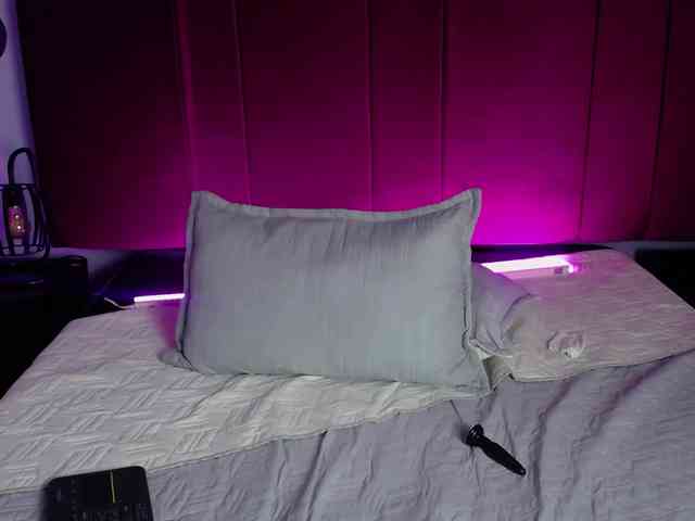 PamelaJohnsonn webcam