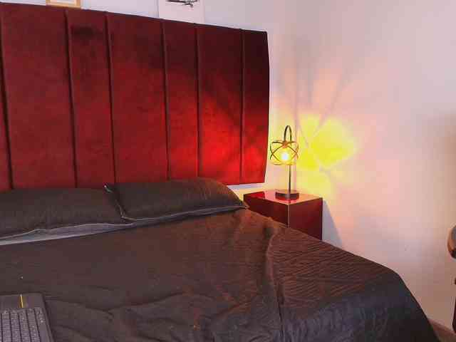 PamelaJohnsonn webcam