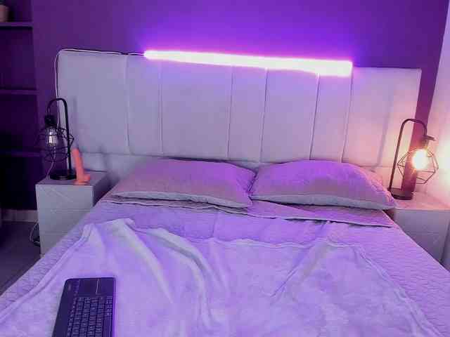 PamelaJohnsonn webcam