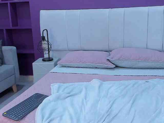 PamelaJohnsonn webcam