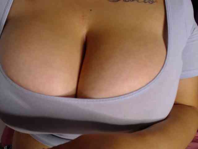 PamelaJohnsonn webcam