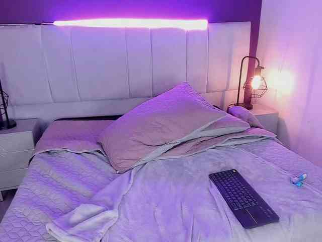 PamelaJohnsonn webcam