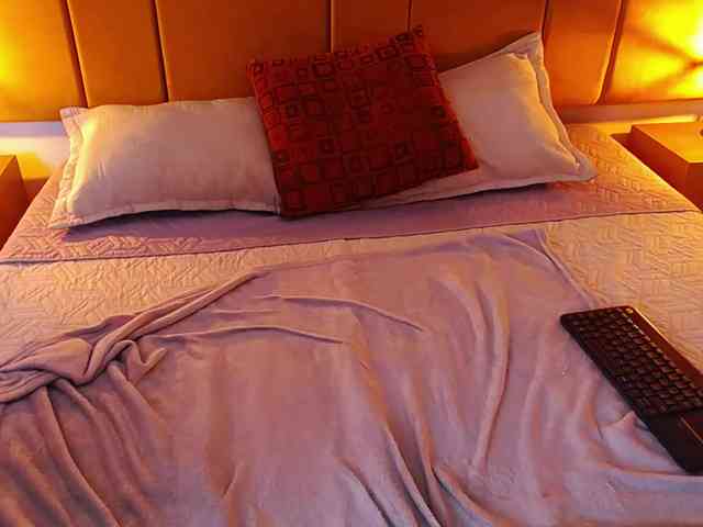 PamelaJohnsonn webcam