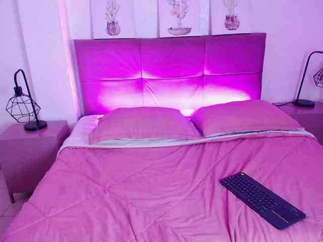 PamelaJohnsonn webcam