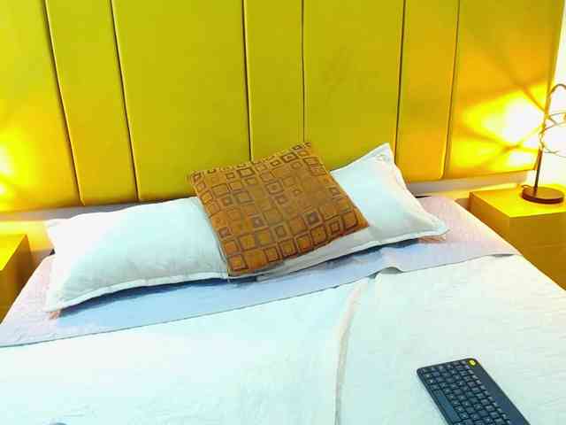 PamelaJohnsonn webcam