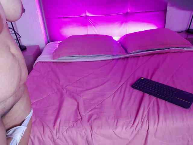 PamelaJohnsonn webcam