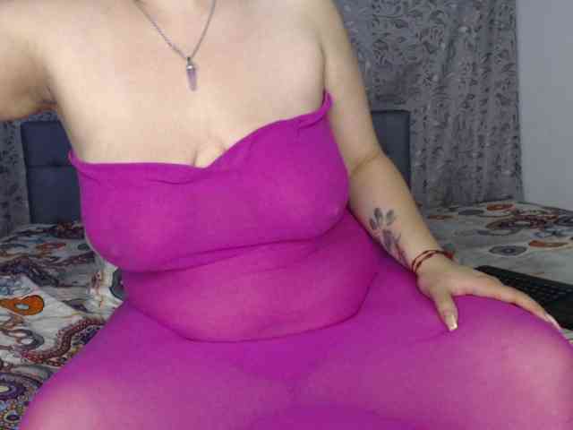 soe-lara Live Webcam on BongaCams