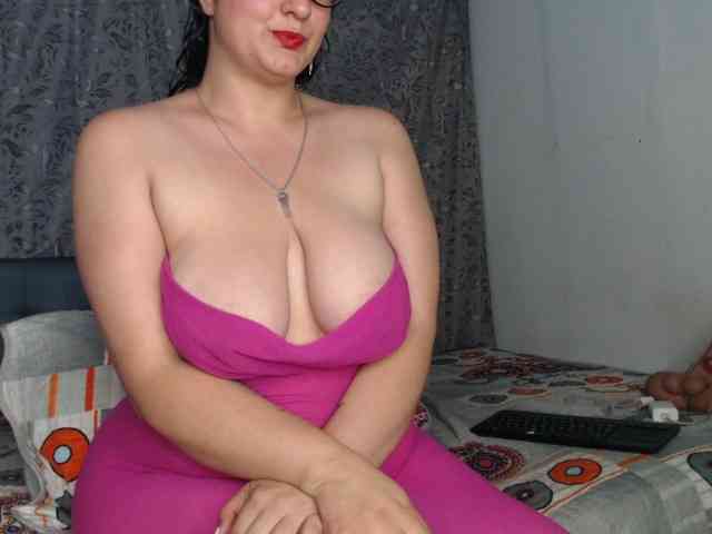 soe-lara Live Webcam on BongaCams