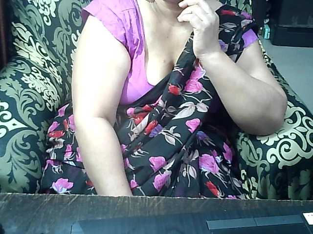 Indianbhabhimilf40's BongaCams show and profile