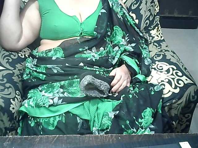 Indianbhabhimilf40's BongaCams show and profile