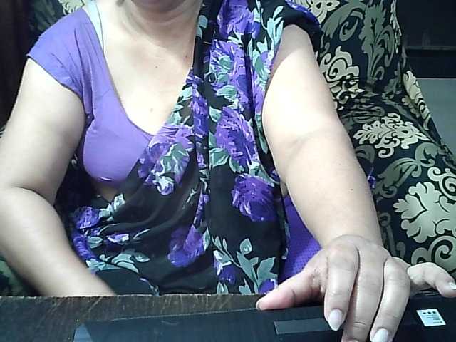 Indianbhabhimilf40's BongaCams show and profile