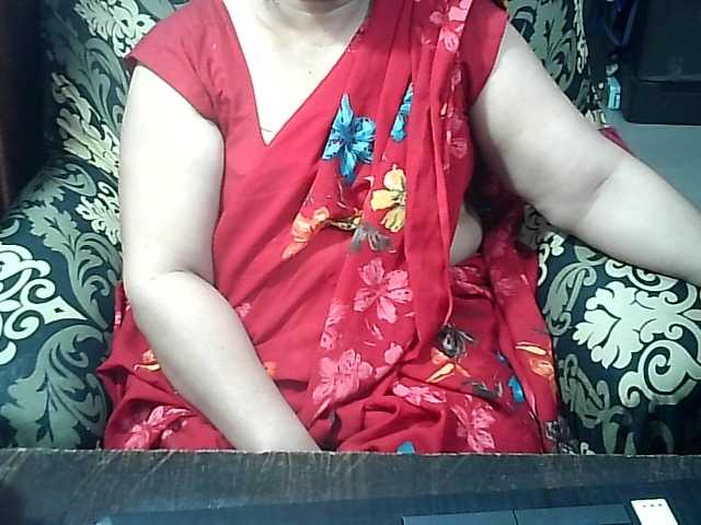 Indianbhabhimilf40's BongaCams show and profile