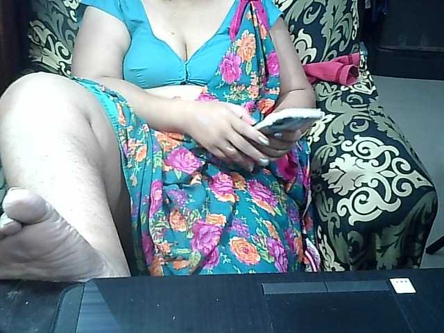 Indianbhabhimilf40's BongaCams show and profile