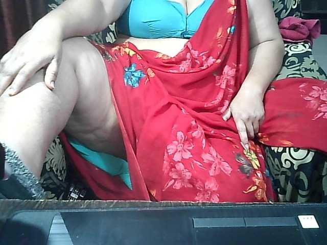 Indianbhabhimilf40's BongaCams show and profile
