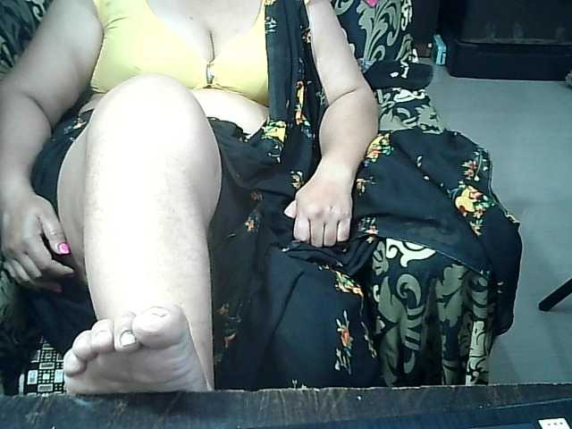 Indianbhabhimilf40's BongaCams show and profile