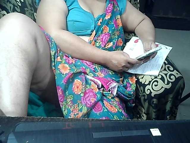 Indianbhabhimilf40's BongaCams show and profile