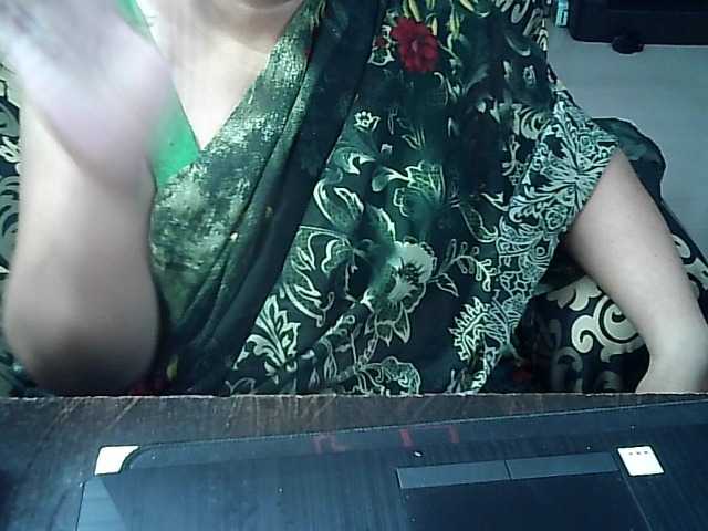 Indianbhabhimilf40's BongaCams show and profile