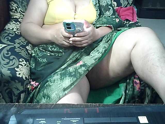 Indianbhabhimilf40's BongaCams show and profile