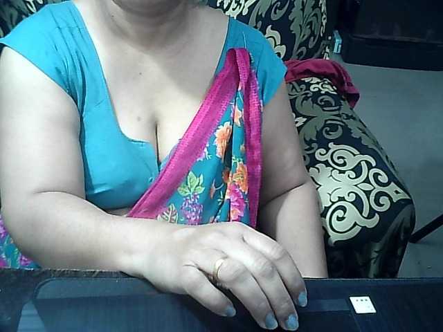 Indianbhabhimilf40's BongaCams show and profile