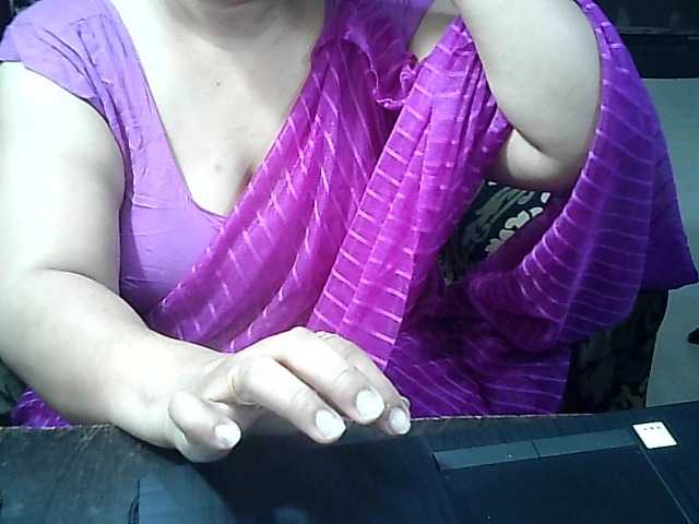 Indianbhabhimilf40's BongaCams show and profile