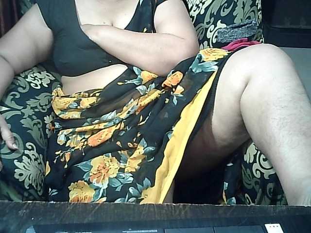 Indianbhabhimilf40's BongaCams show and profile