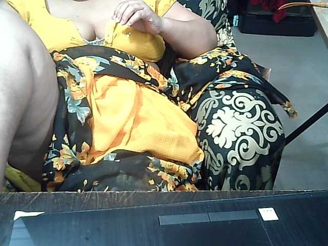 Indianbhabhimilf40's BongaCams show and profile