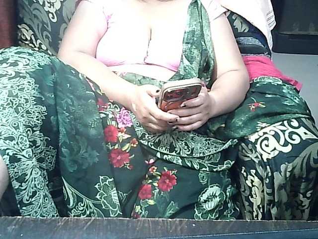 Indianbhabhimilf40's BongaCams show and profile