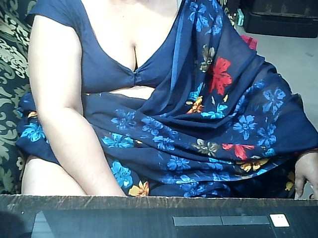 Indianbhabhimilf40's BongaCams show and profile