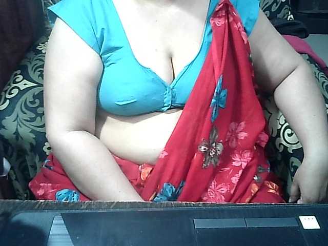 Indianbhabhimilf40's BongaCams show and profile