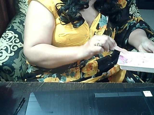 Indianbhabhimilf40's BongaCams show and profile