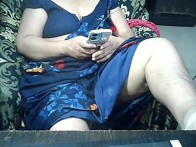 Indianbhabhimilf40's BongaCams show and profile