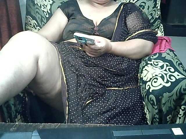 Indianbhabhimilf40's BongaCams show and profile