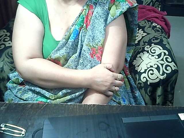 Indianbhabhimilf40's BongaCams show and profile