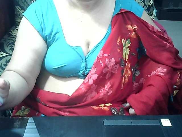 Indianbhabhimilf40's BongaCams show and profile