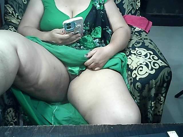 Indianbhabhimilf40's BongaCams show and profile