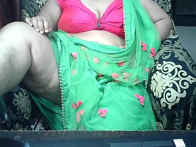 Indianbhabhimilf40's BongaCams show and profile