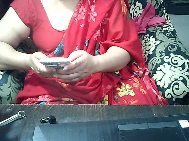 Indianbhabhimilf40's BongaCams show and profile