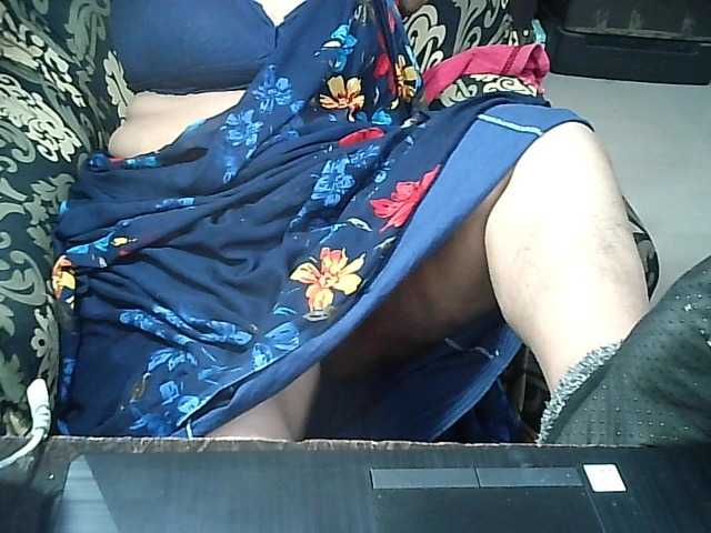 Indianbhabhimilf40's BongaCams show and profile