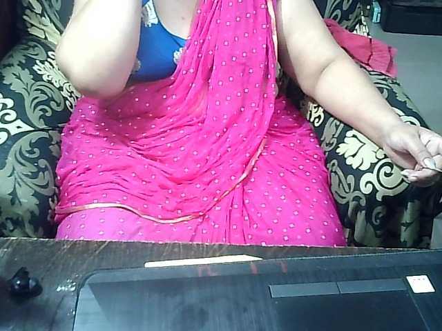 Indianbhabhimilf40's BongaCams show and profile
