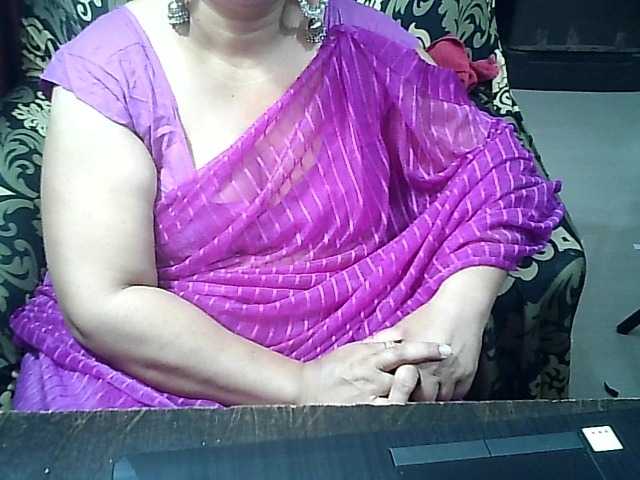 Indianbhabhimilf40's BongaCams show and profile