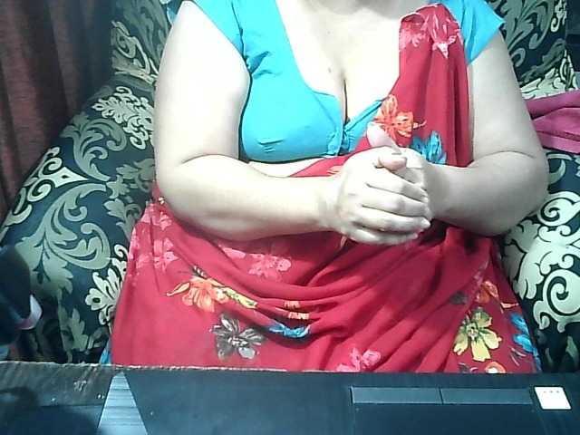 Indianbhabhimilf40's BongaCams show and profile