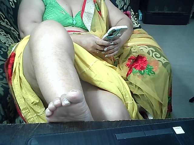 Indianbhabhimilf40's BongaCams show and profile
