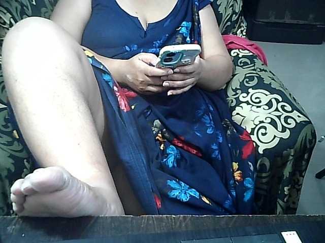 Indianbhabhimilf40's BongaCams show and profile