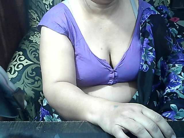 Indianbhabhimilf40's BongaCams show and profile
