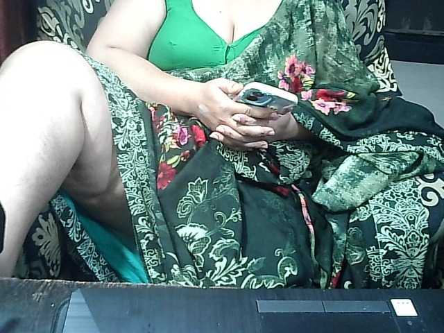 Indianbhabhimilf40's BongaCams show and profile