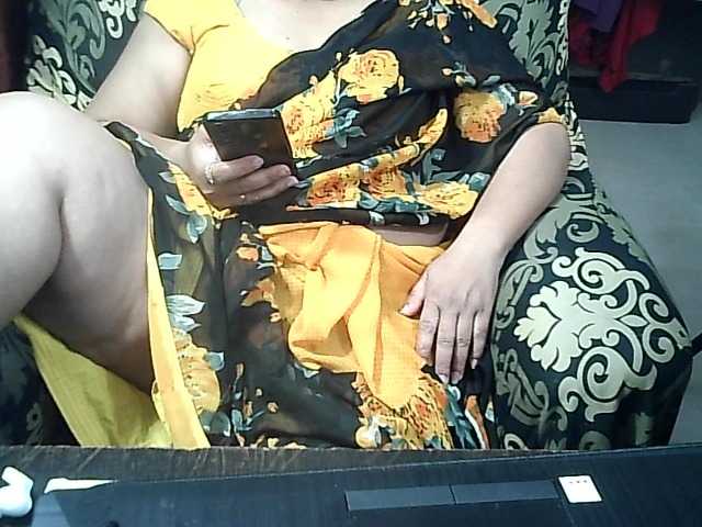 Indianbhabhimilf40's BongaCams show and profile