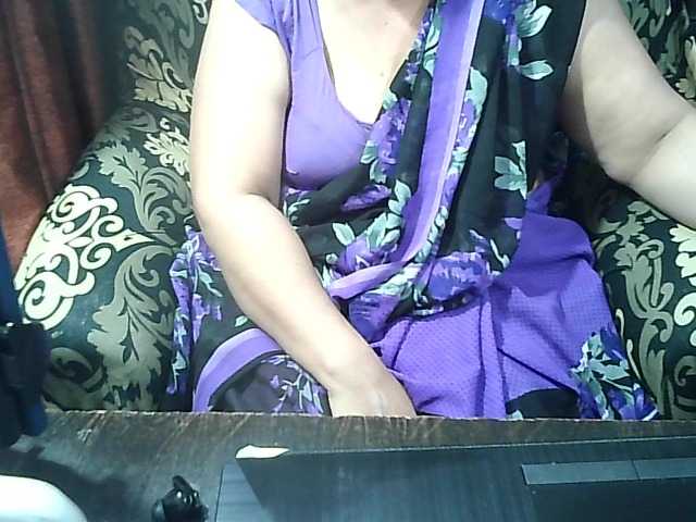 Indianbhabhimilf40's BongaCams show and profile