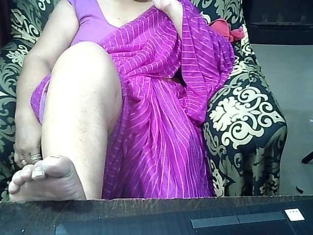 Indianbhabhimilf40's BongaCams show and profile